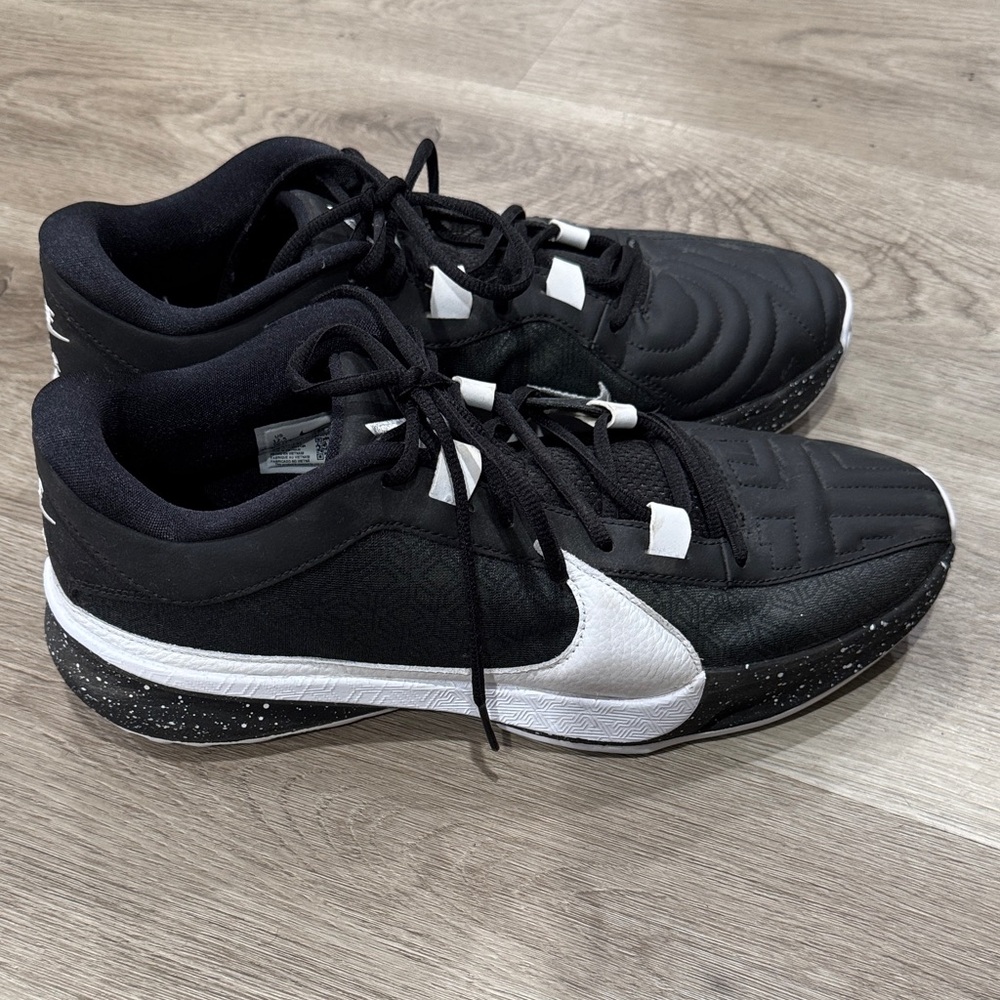 Nike Black and White Athletic Shoes